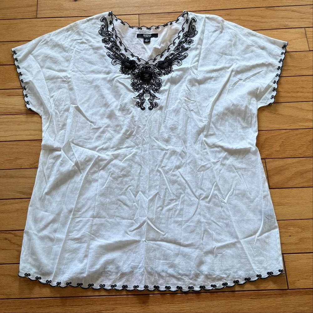 Intro Boho Blouse/Beach Cover Up White with Black Floral Embroidery Tunic Large